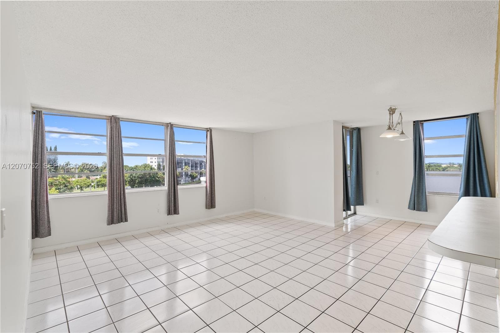 1301 NE Miami Gardens Dr # 505W, Miami, FL 33179 photo 2