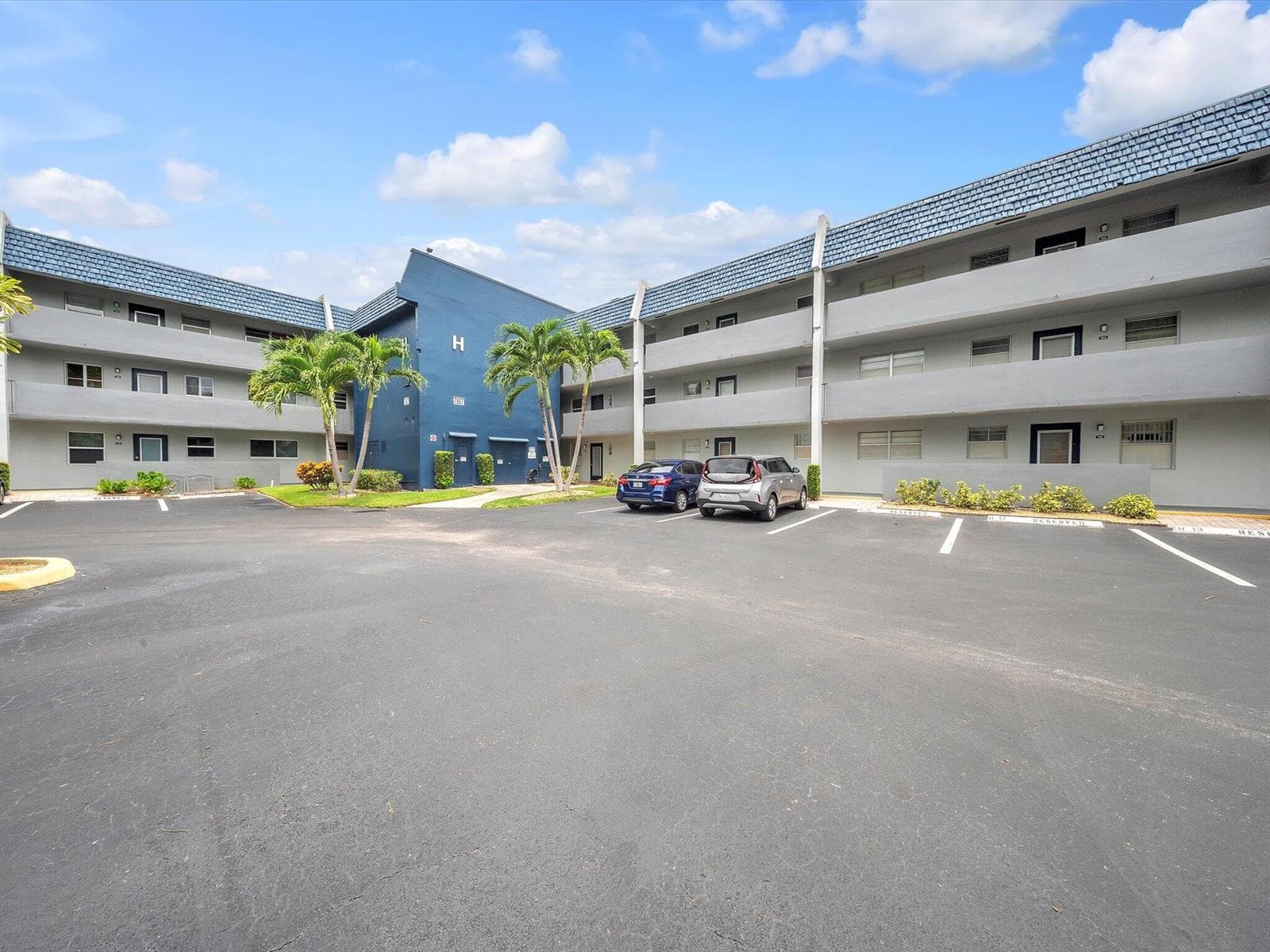 7807 GOLF CIR Drive # 105, Margate, FL 33063 photo 2