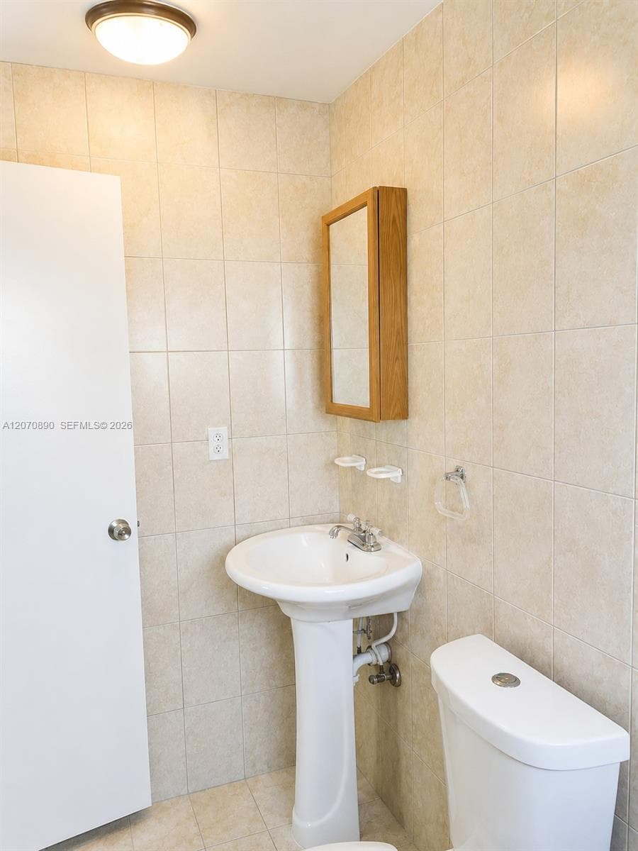 325 NE 108th St # 1, Miami, FL 33161 photo 6