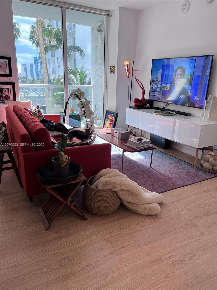 253 NE 2nd St # 902, Miami, FL 33132 photo 8