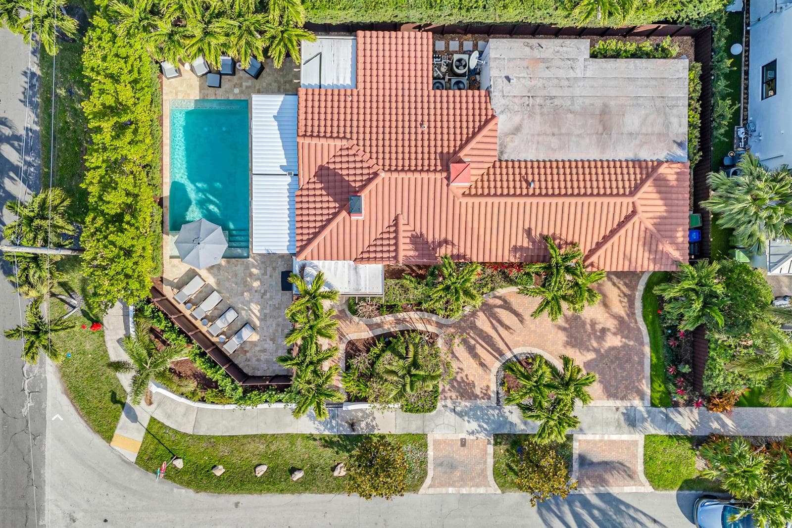 748 NE 17th Way, Fort Lauderdale, FL 33304 photo 2