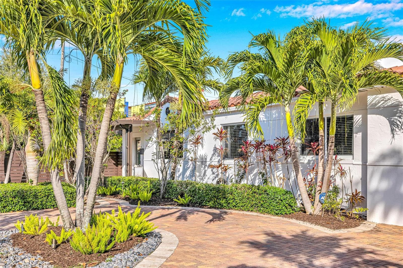 748 NE 17th Way, Fort Lauderdale, FL 33304 photo 6