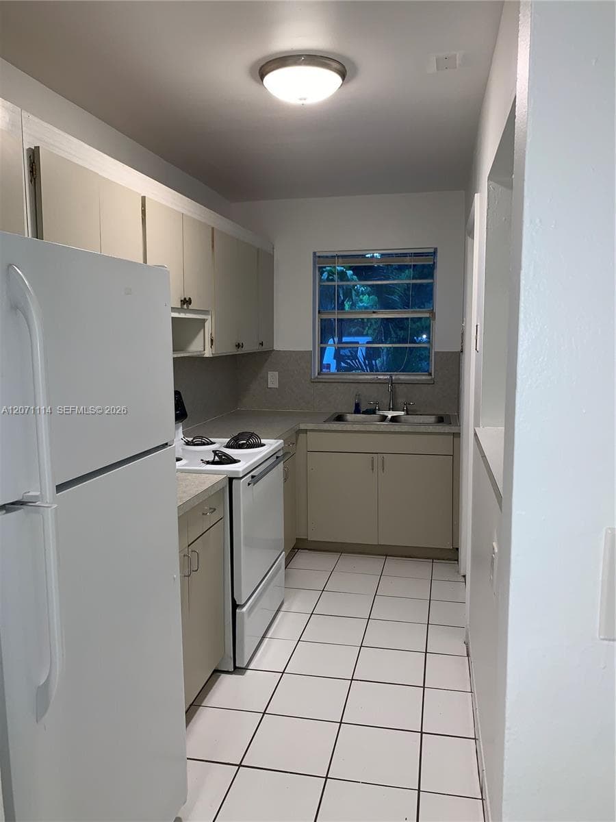 2612 Johnson St # 4, Hollywood, FL 33020 photo 6