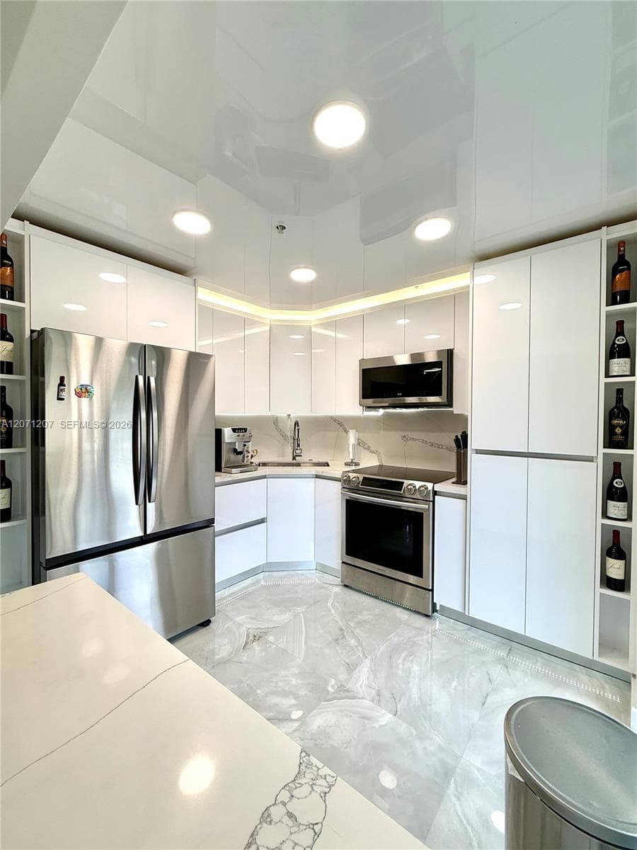 671 NE 195th St # 205E, Miami, FL 33179 photo 6