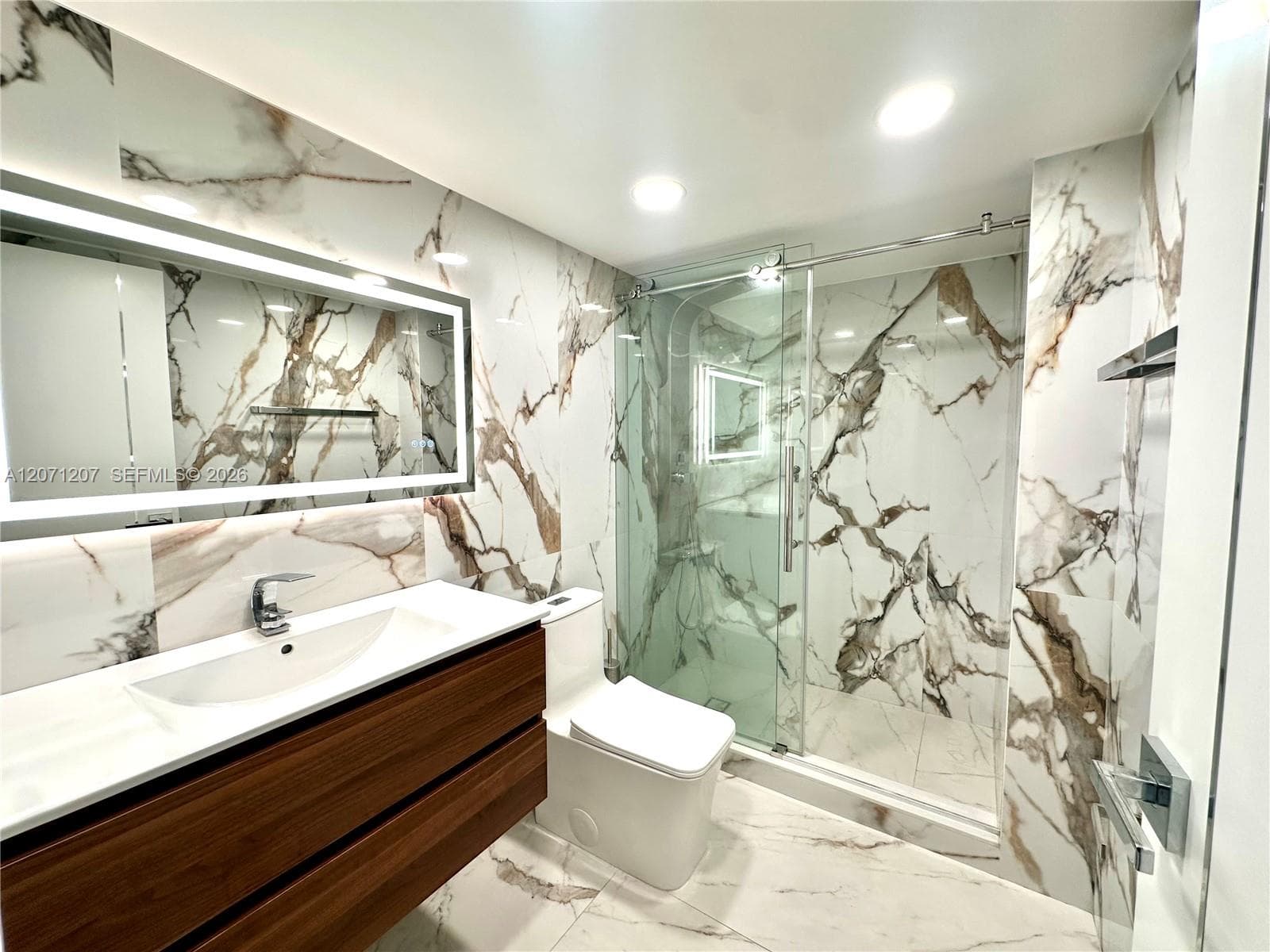 671 NE 195th St # 205E, Miami, FL 33179 photo 11