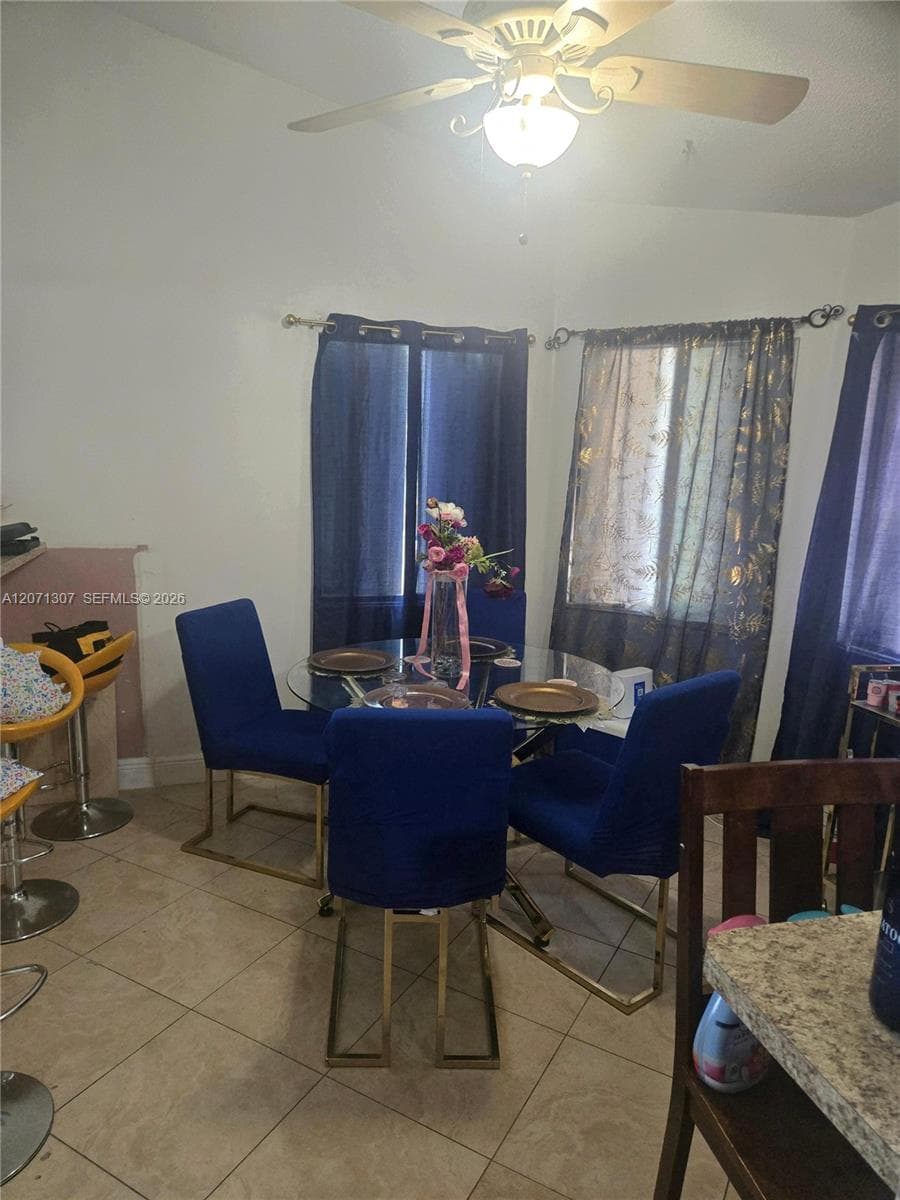 818 E Palm Run Dr, North Lauderdale, FL 33068 photo 8
