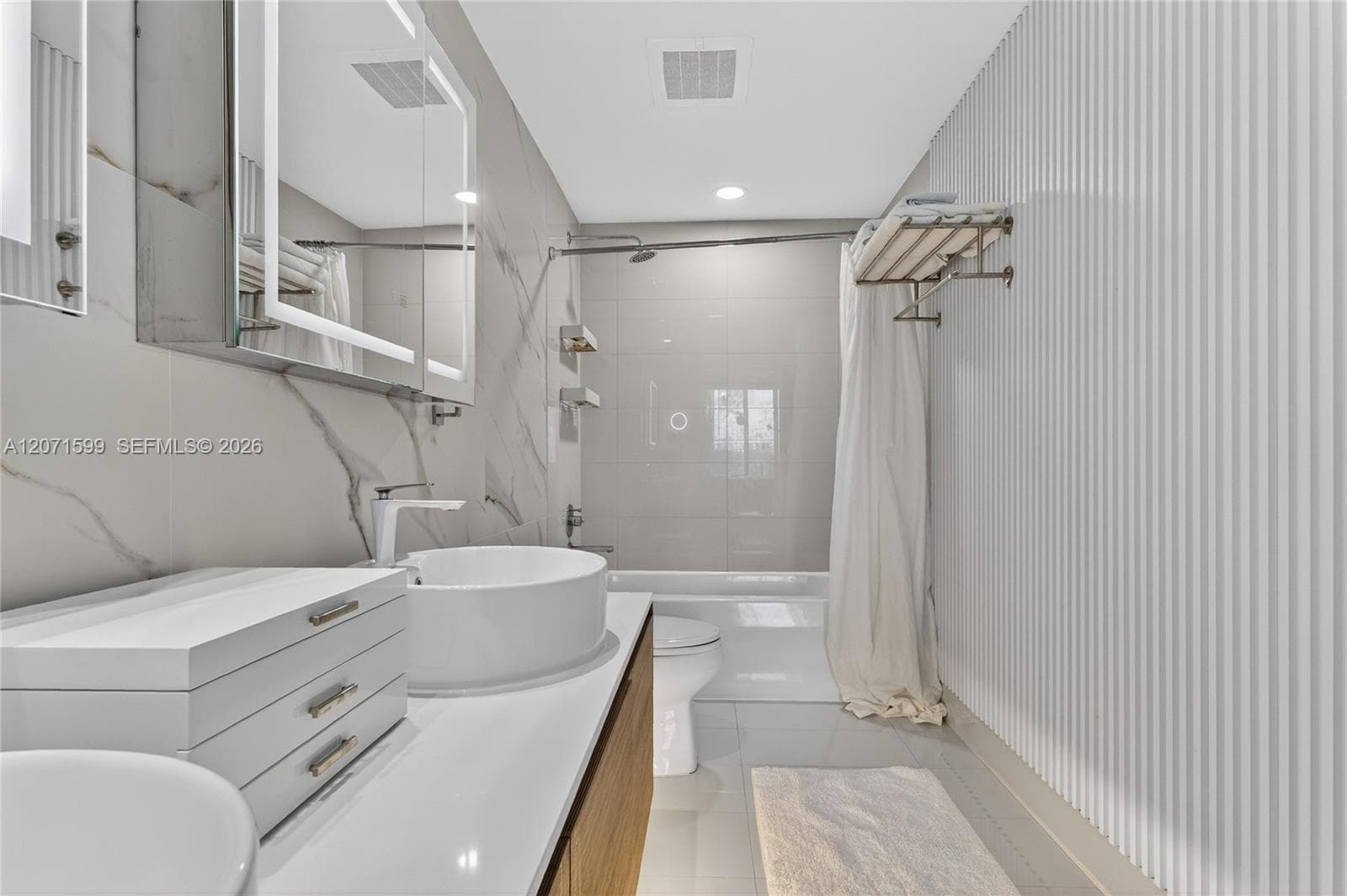 121 NE 34th St # L305, Miami, FL 33137 photo 13