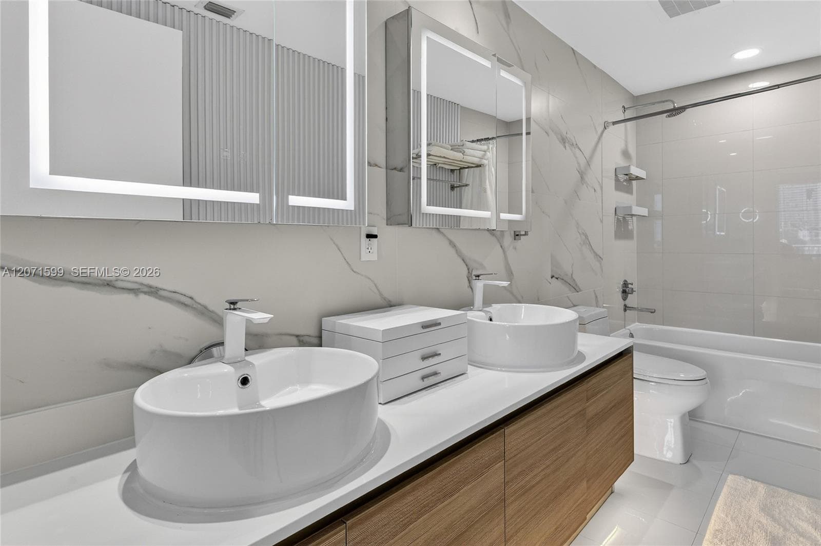 121 NE 34th St # L305, Miami, FL 33137 photo 9