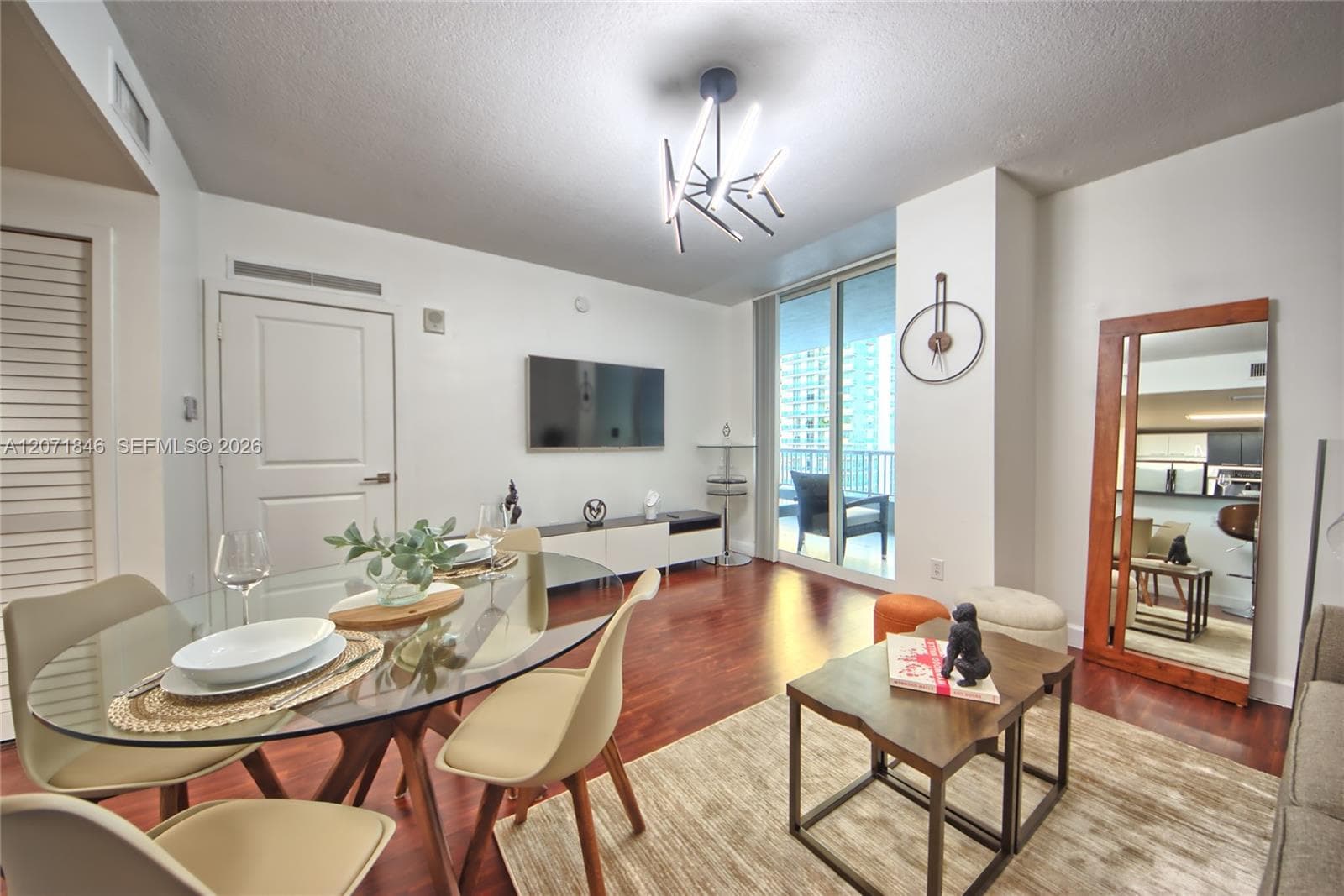 170 SE 14th St # 2303, Miami, FL 33131 photo 5