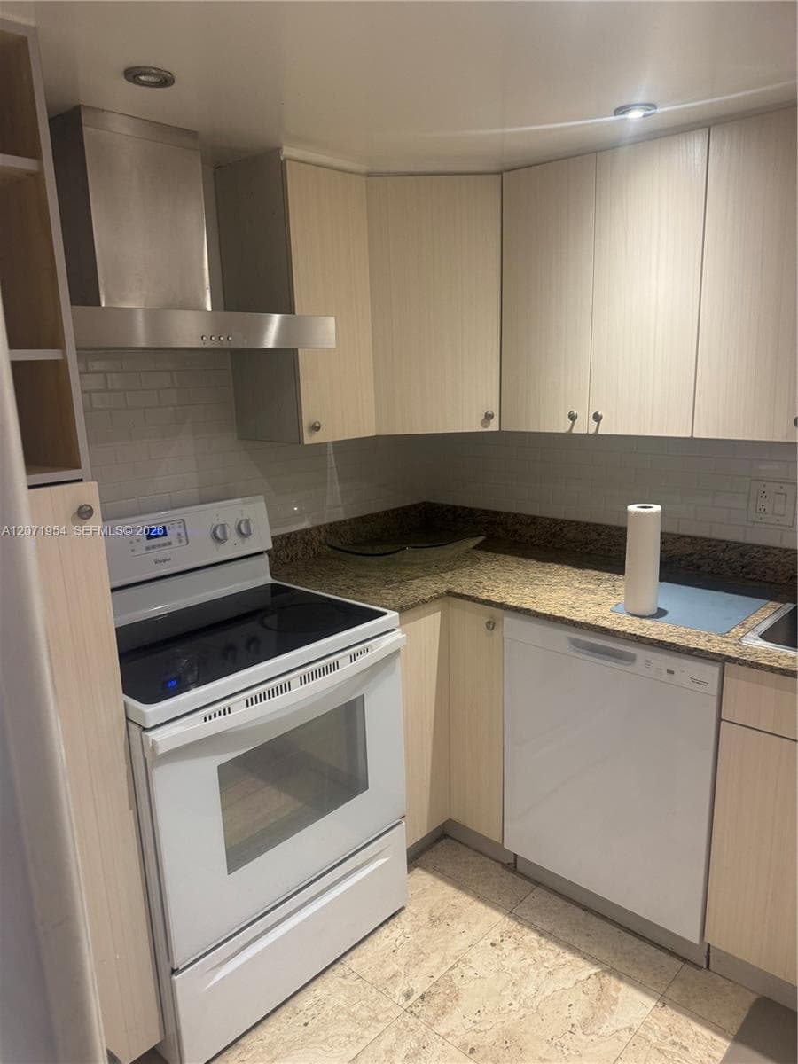 3740 Inverrary Dr # 2Q, Lauderhill, FL 33319 photo 12