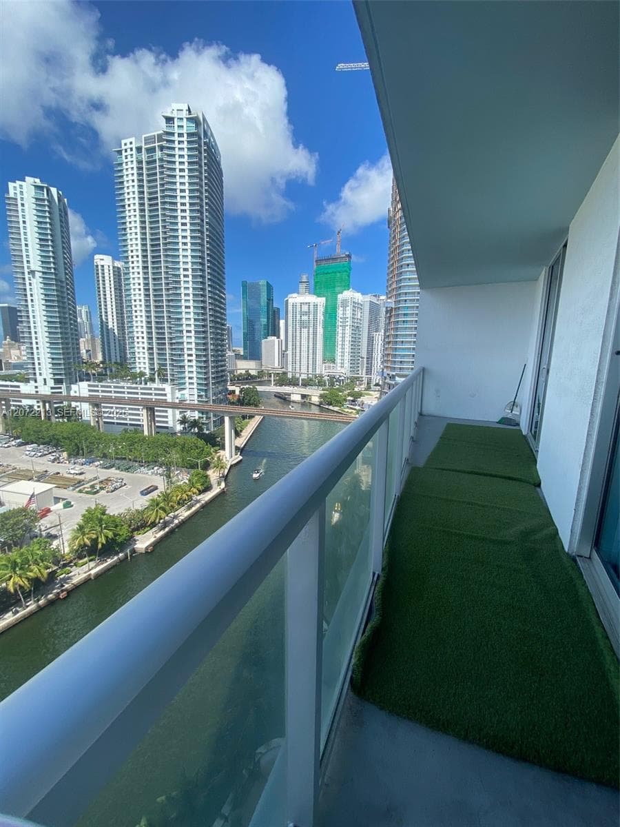 185 SW 7th St # 1607, Miami, FL 33130 photo 9