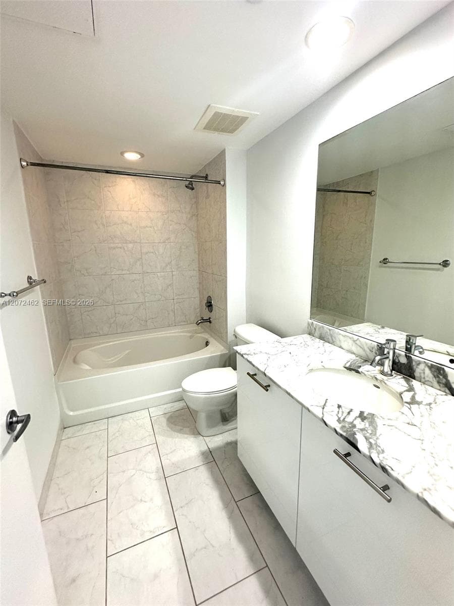 951 Brickell Ave # 3403, Miami, FL 33131 photo 9