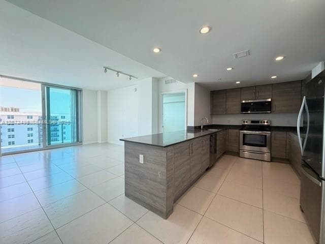 7525 E Treasure Dr # 1012, North Bay Village, FL 33141