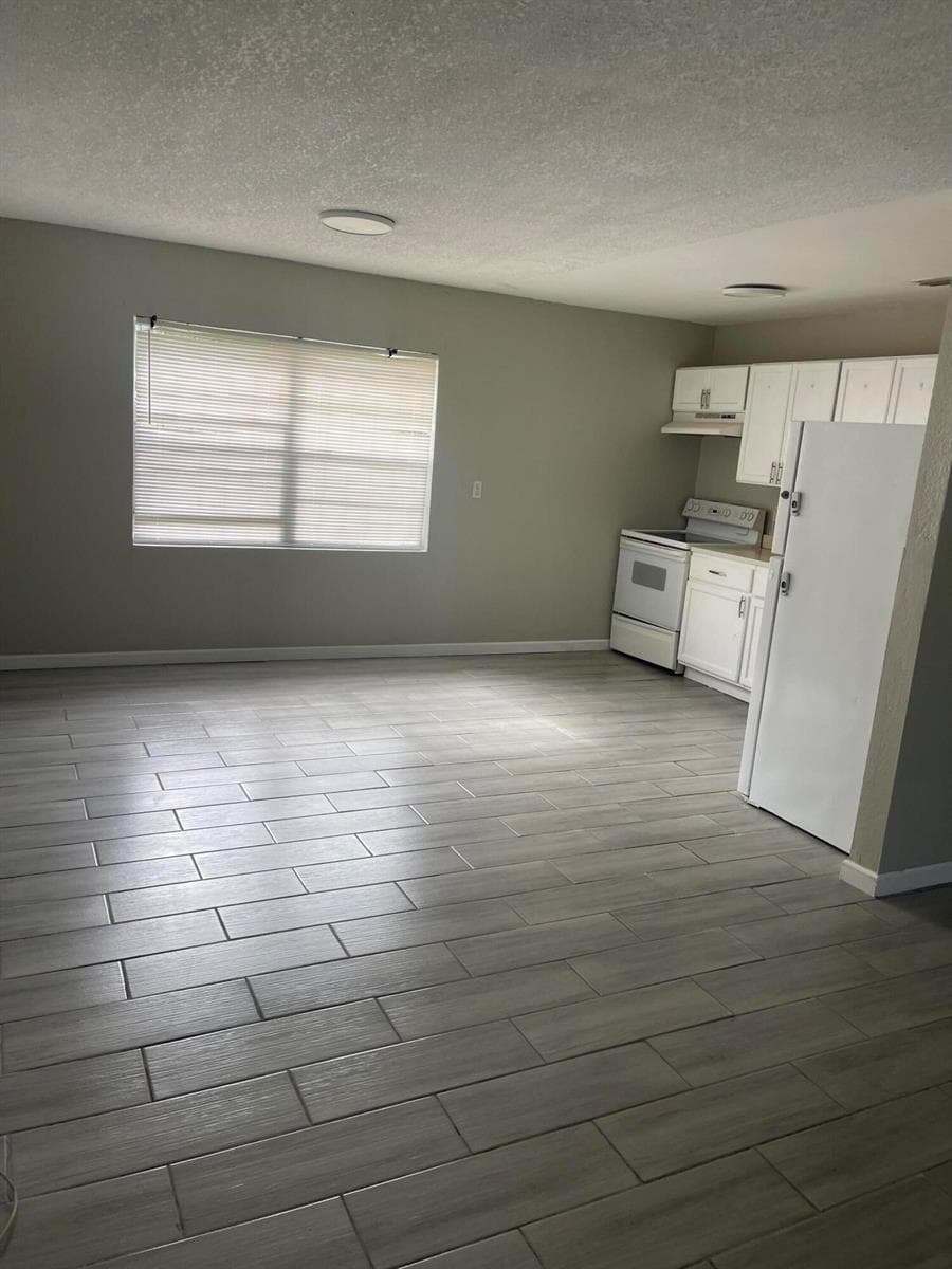 805 N 27TH Street, Fort Pierce, FL 34947 photo 9