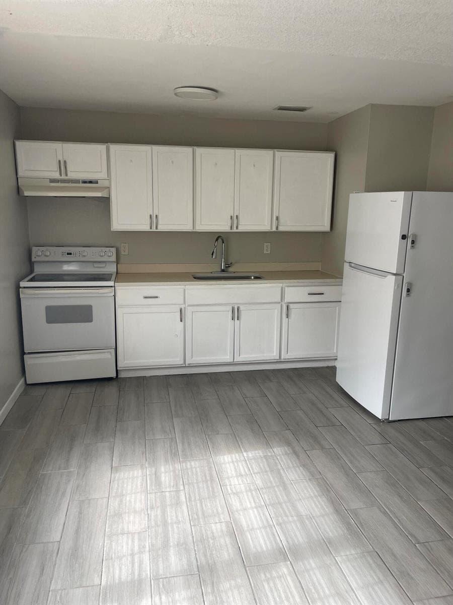 805 N 27TH Street, Fort Pierce, FL 34947 photo 10