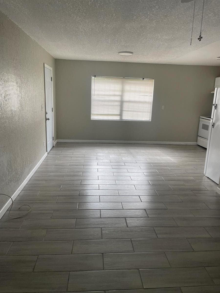805 N 27TH Street, Fort Pierce, FL 34947 photo 4