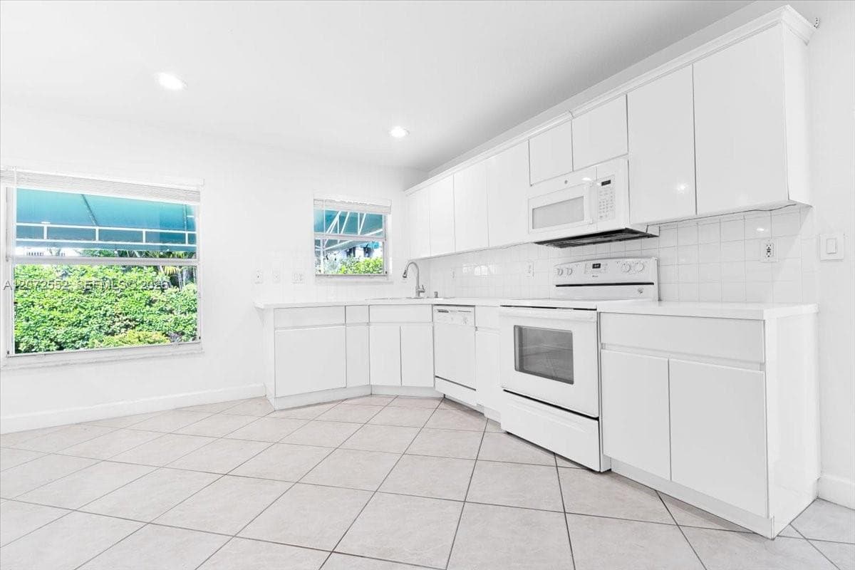 10853 NW 71st St, Doral, FL 33178 photo 12
