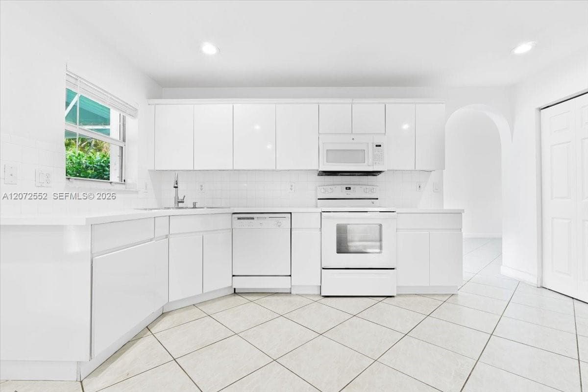 10853 NW 71st St, Doral, FL 33178 photo 11