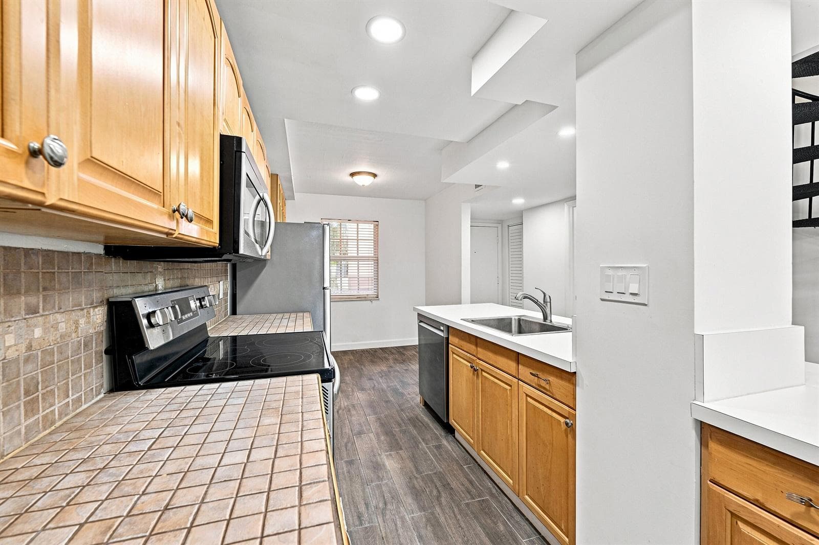 640 TENNIS CLUB Drive # 307, Fort Lauderdale, FL 33311 photo 2