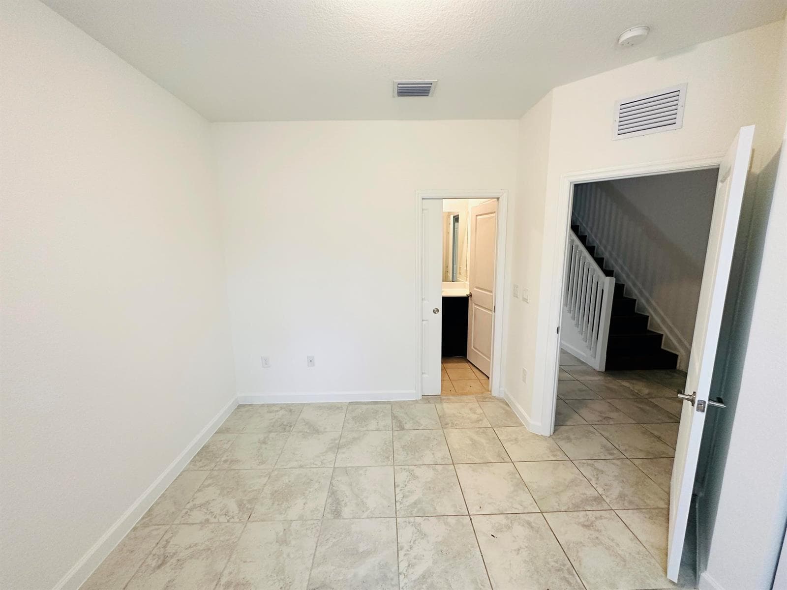 346 NE 208TH Terrace, Miami, FL 33179 photo 6