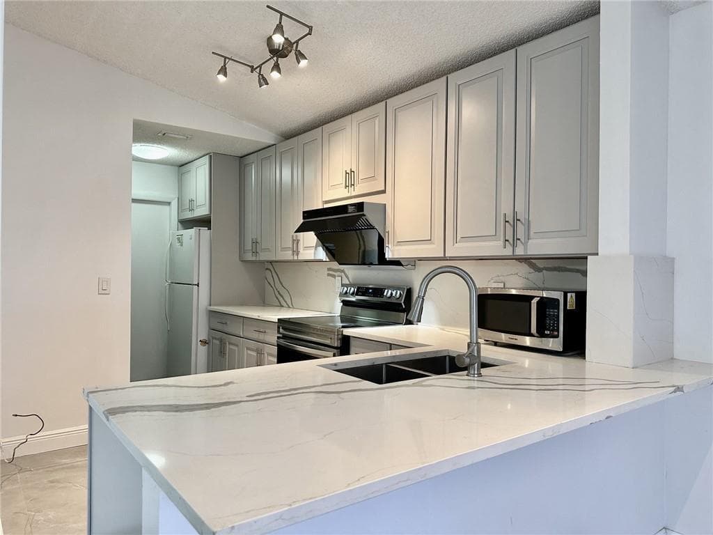 2710 BOGOTA Avenue, Cooper City, FL 33026 photo 8