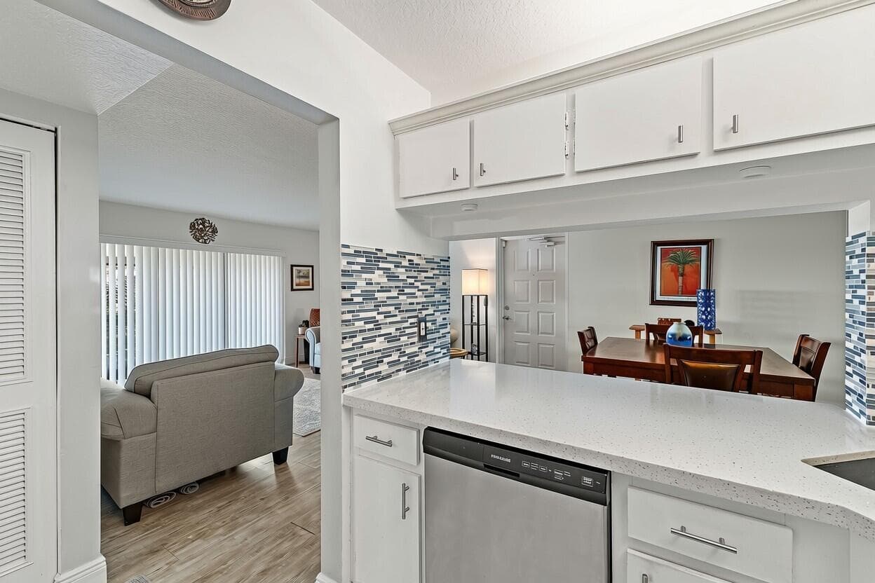 1111 GREEN PINE Boulevard # F1, West Palm Beach, FL 33409 photo 8