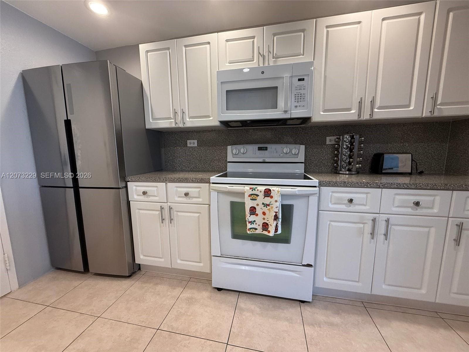 800 NE 195th St # 211, Miami, FL 33179 photo 3