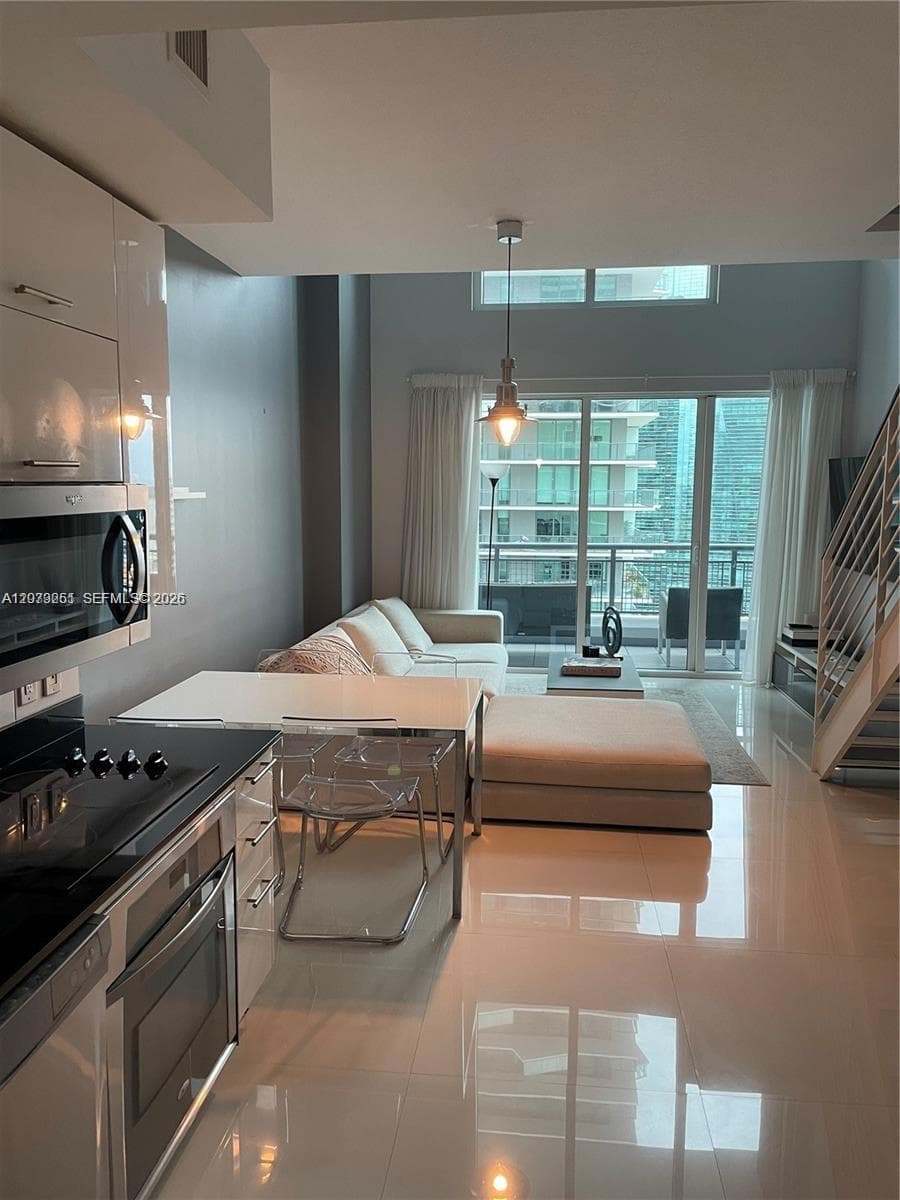 60 SW 13th St # 2404, Miami, FL 33130 photo 6