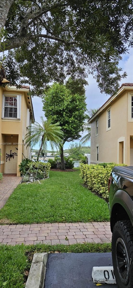 4135 Crystal Lake Dr, Deerfield Beach, FL 33064 photo 2