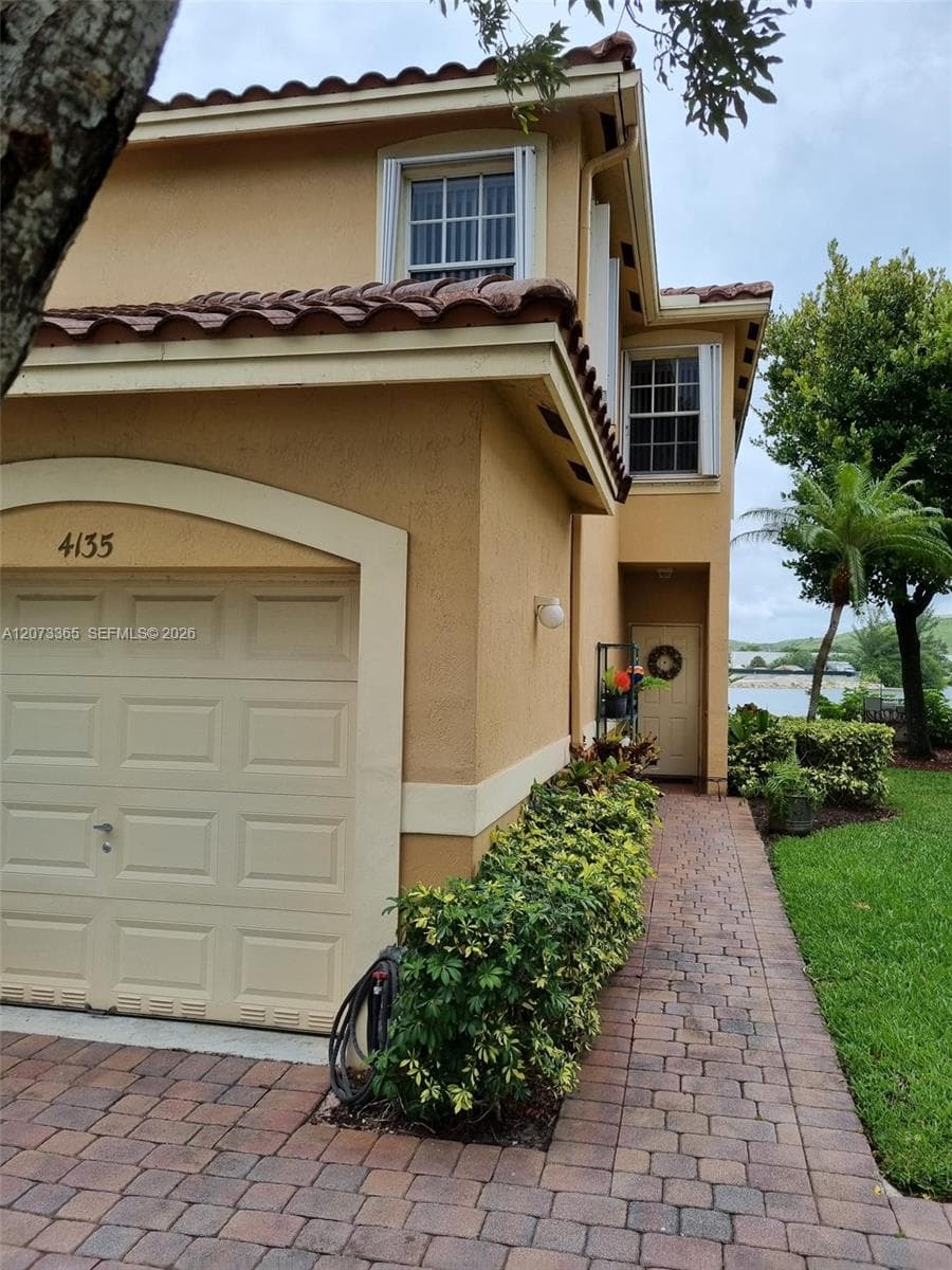 4135 Crystal Lake Dr, Deerfield Beach, FL 33064