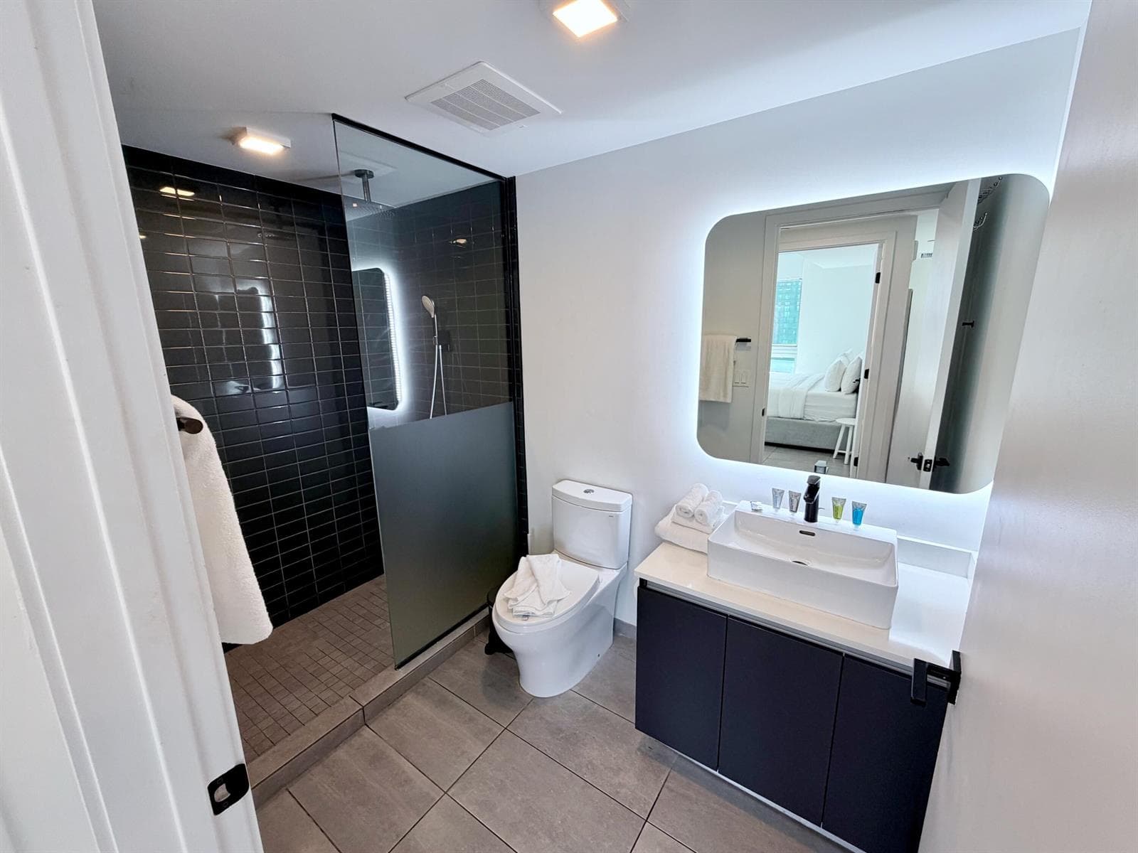 227 NE 2nd Street # Unit 1903, Miami, FL 33132 photo 12