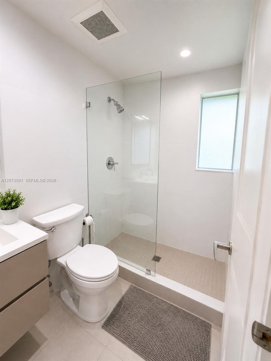 245 NE 33rd St # 107, Miami, FL 33137 photo 9