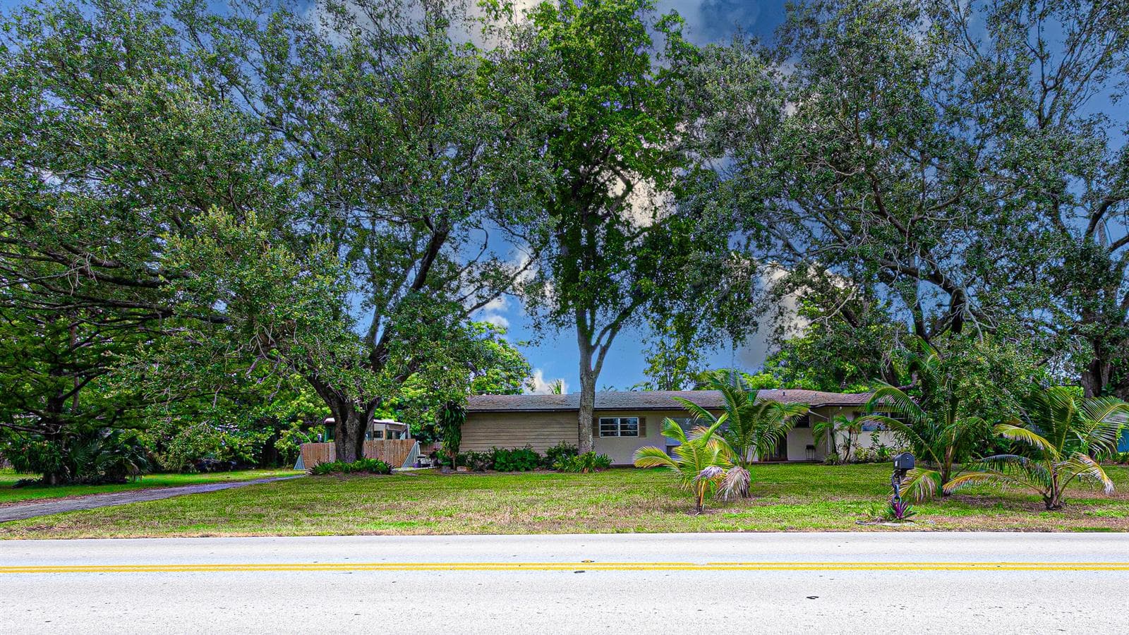 4511 E Country Club Circle, Plantation, FL 33317 photo 7