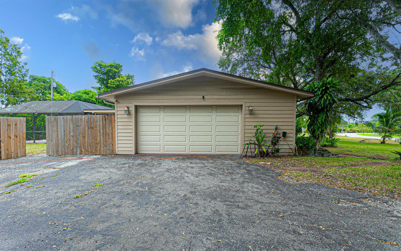 4511 E Country Club Circle, Plantation, FL 33317 photo 11