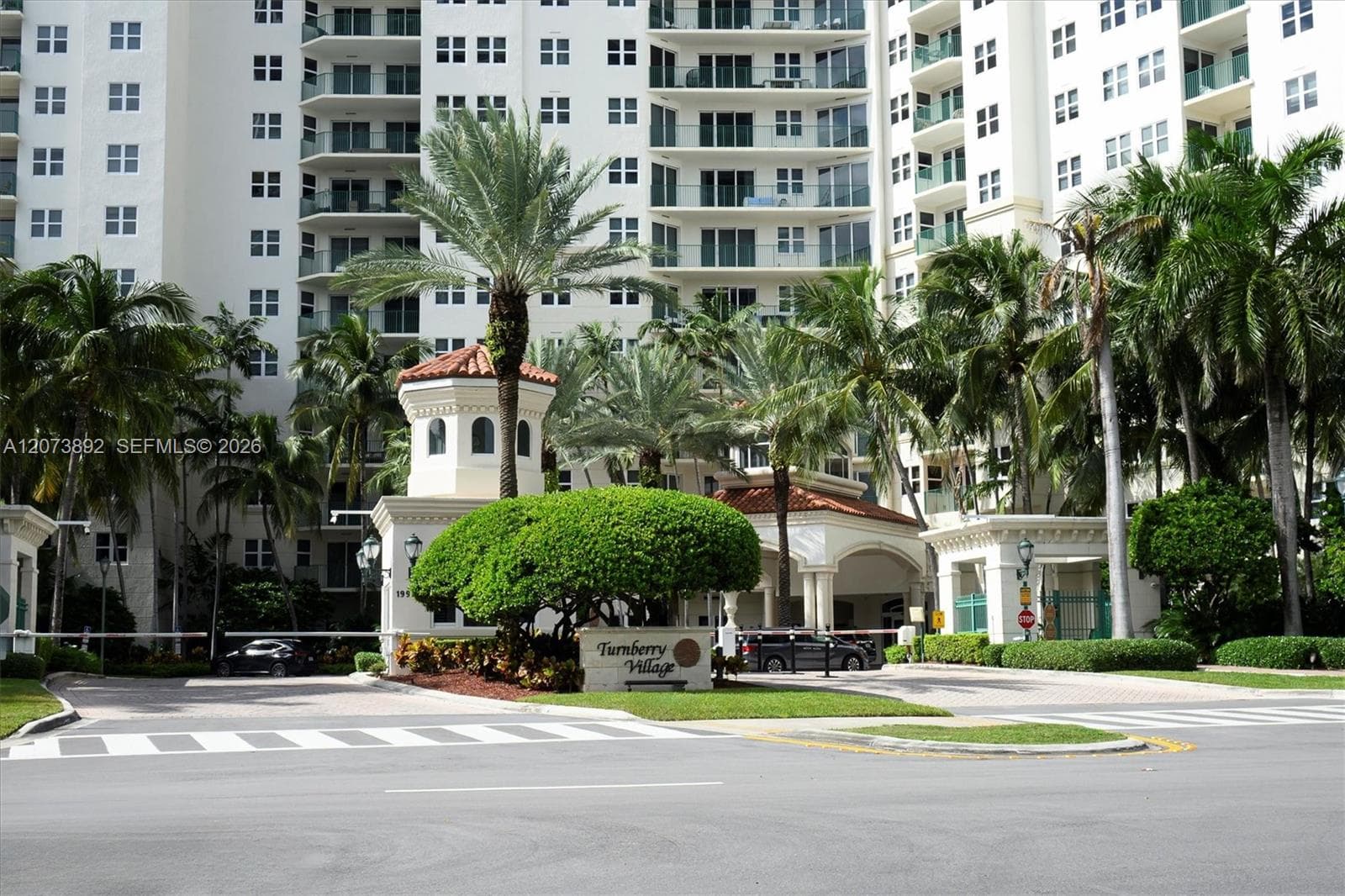 20000 E Country Club Dr # 302, Aventura, FL 33180 photo 2