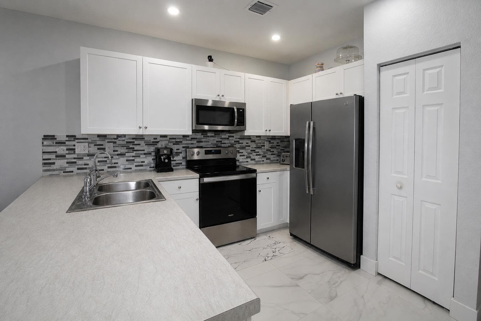 5437 NW 27TH Court, Margate, FL 33063 photo 7