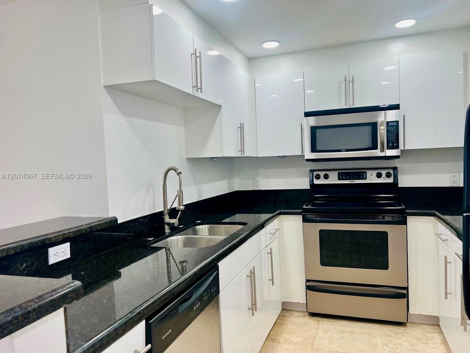 185 SE 14th Ter # 2206, Miami, FL 33131 photo 13