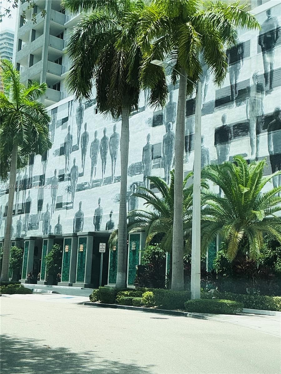 185 SE 14th Ter # 2206, Miami, FL 33131 photo 4