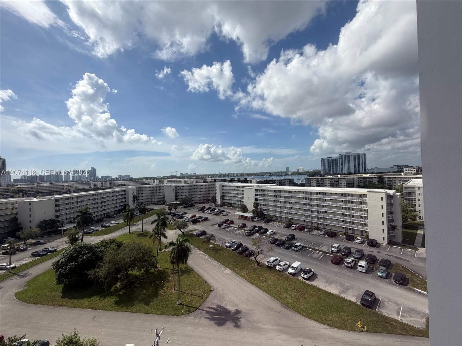 18011 Biscayne Blvd # 905, Aventura, FL 33160