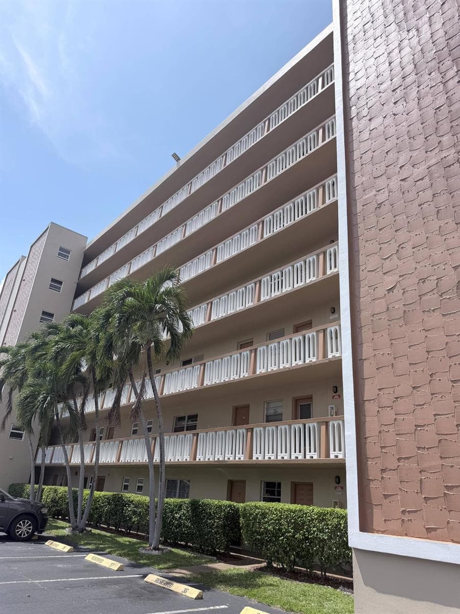 900 NE 12th Avenue # 708, Hallandale Beach, FL 33009 photo 3