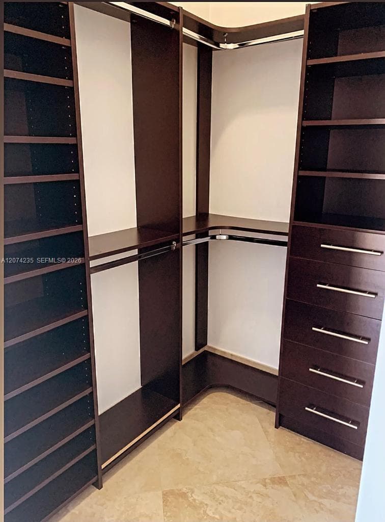185 SW 7th St # 4303, Miami, FL 33130 photo 7