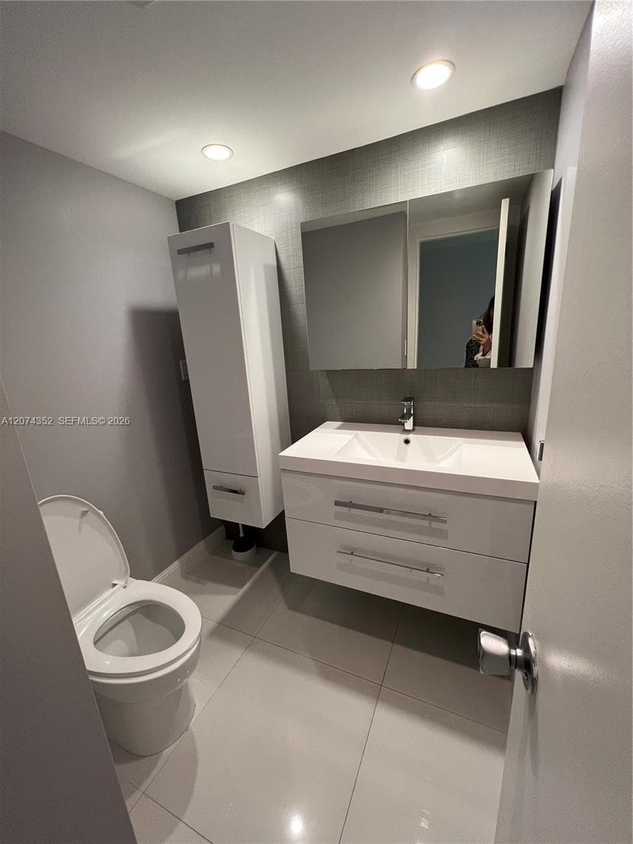 3375 N Country Club Dr # 1408, Aventura, FL 33180 photo 9