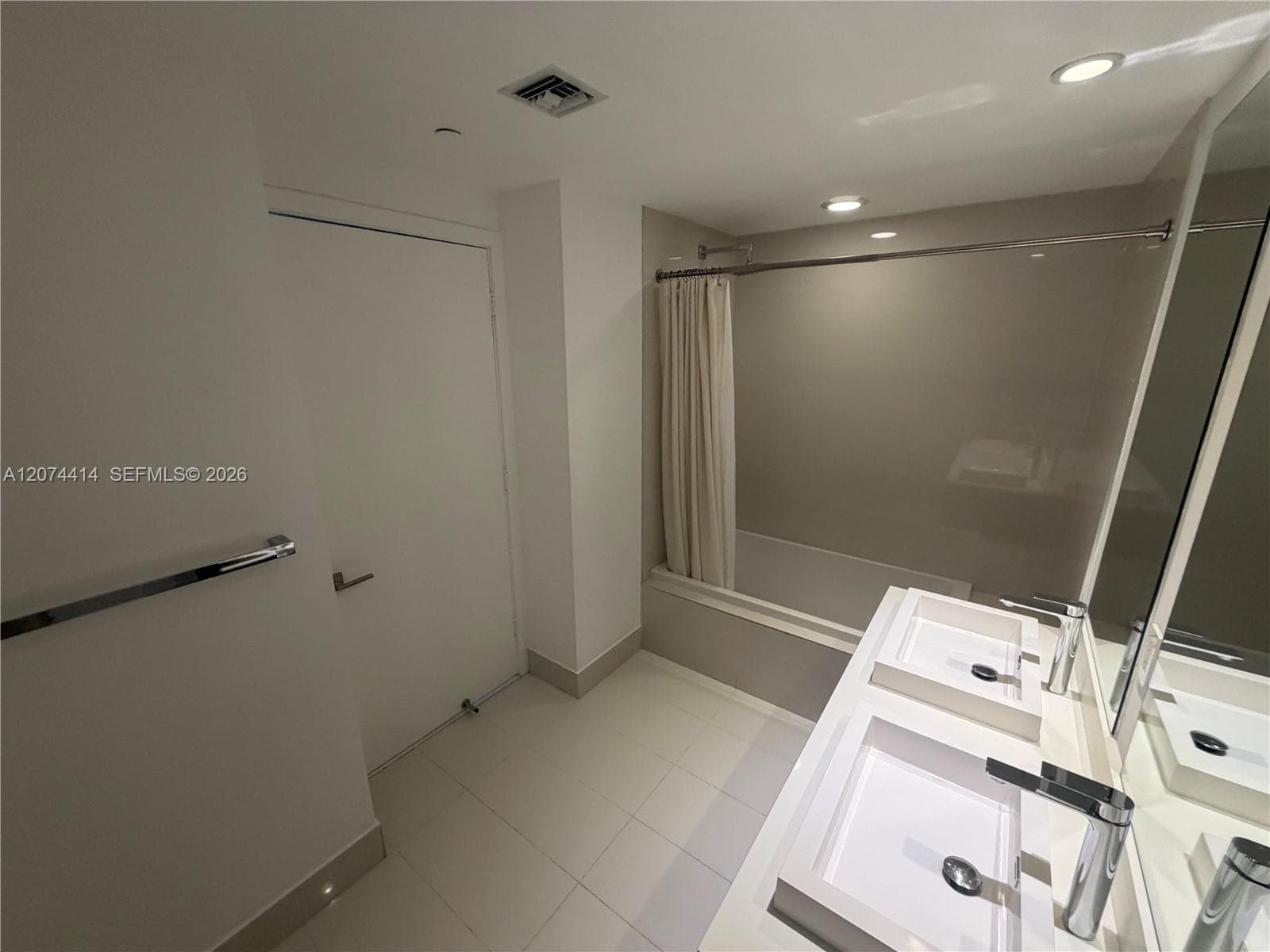 45 SW 9th St # 2504, Miami, FL 33130 photo 13