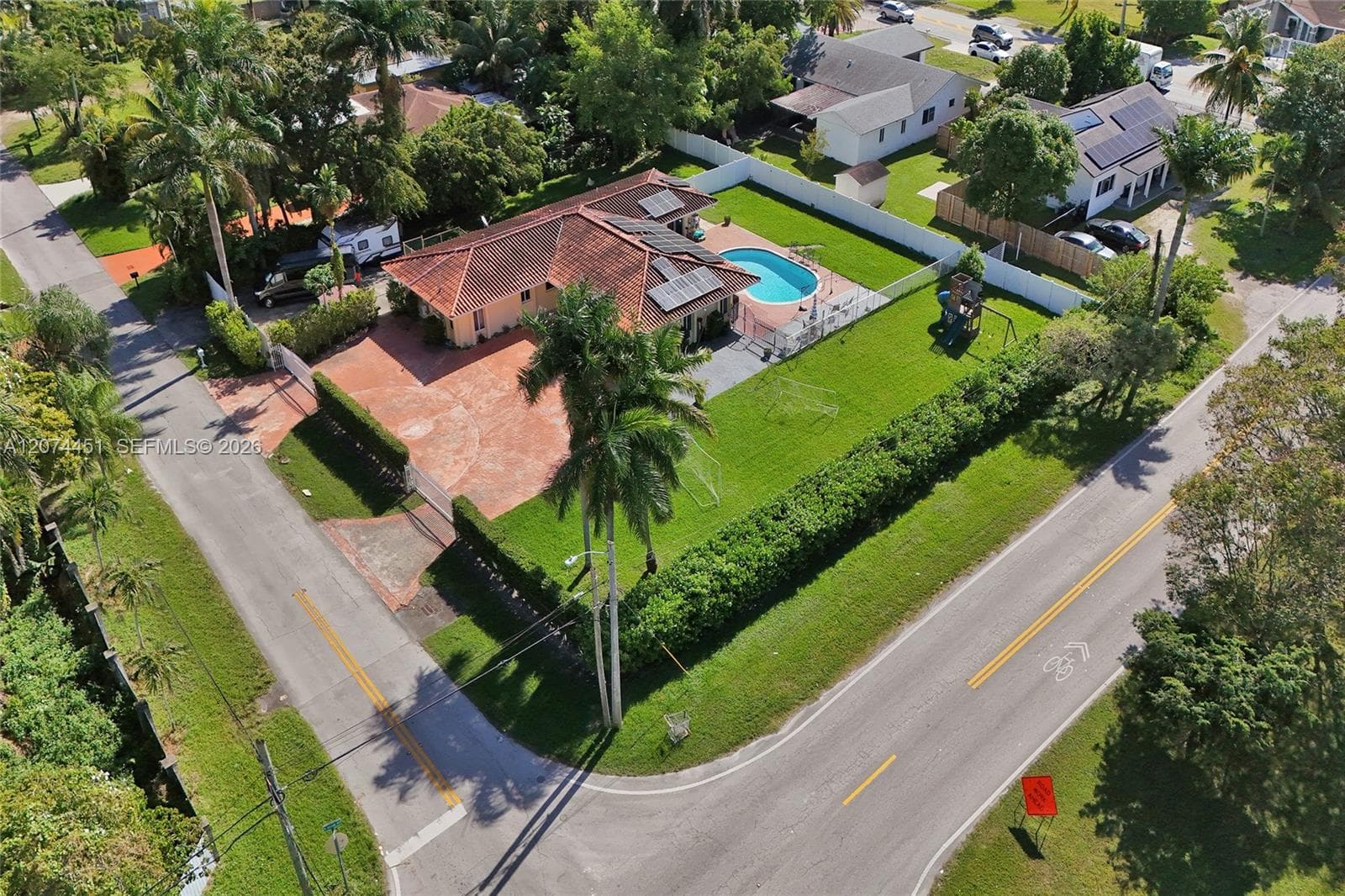 2 NE 160th St, Miami, FL 33162 photo 3