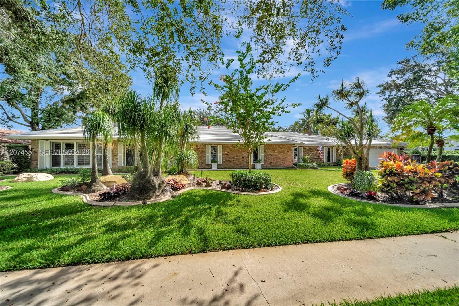 560 W Tropical Way, Plantation, FL 33317 photo 2