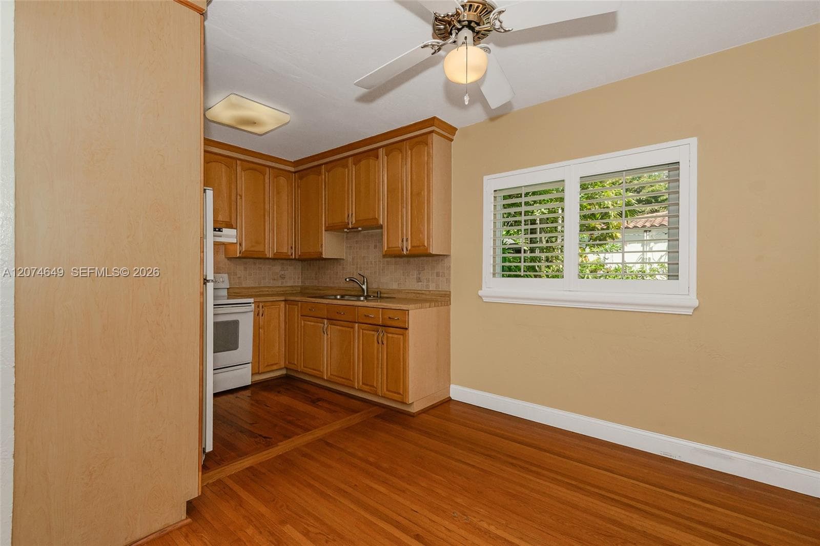 989 Eastward Dr, Miami Springs, FL 33166 photo 8