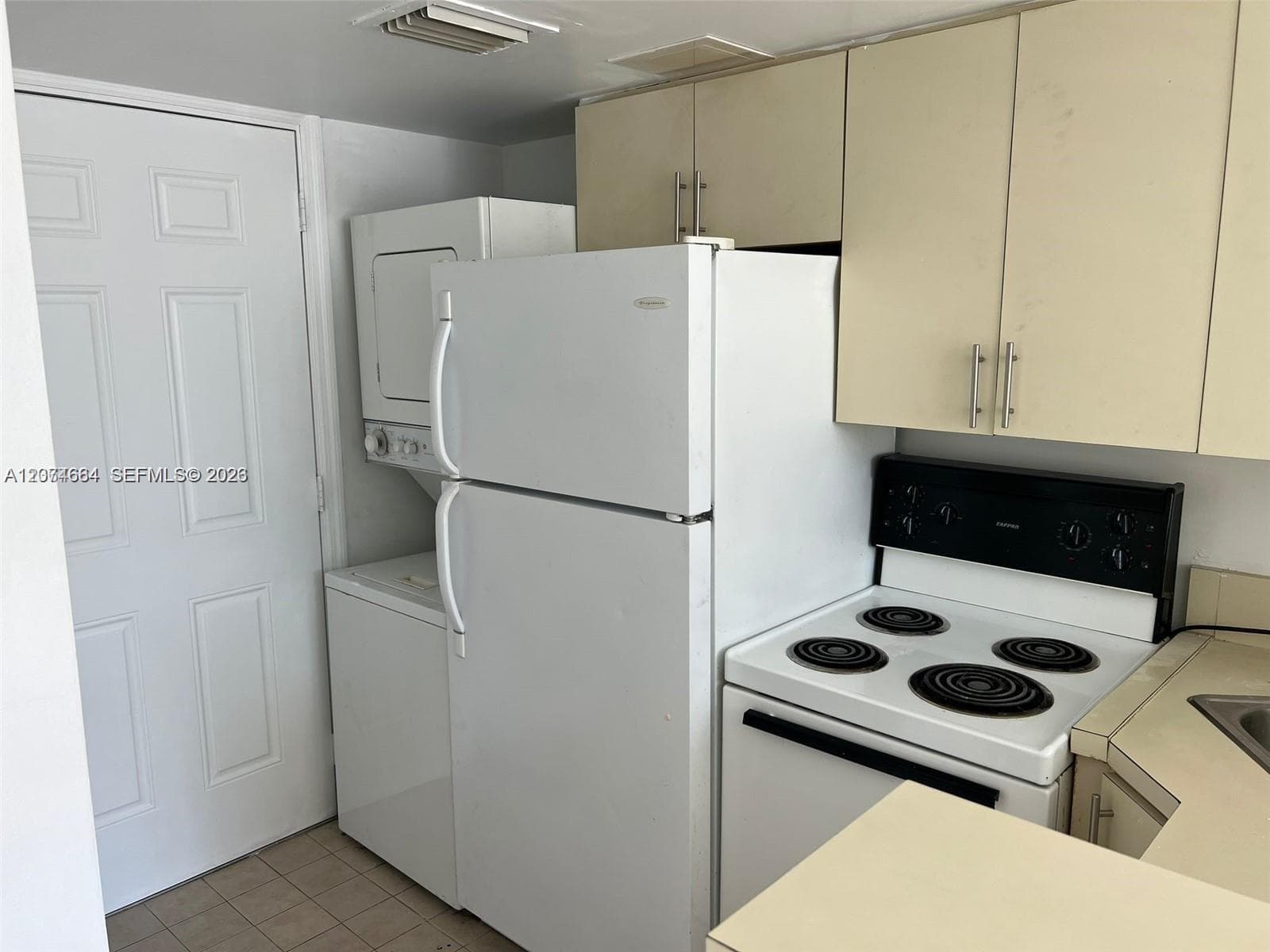 450 SW 3rd St # 15, Miami, FL 33130 photo 2