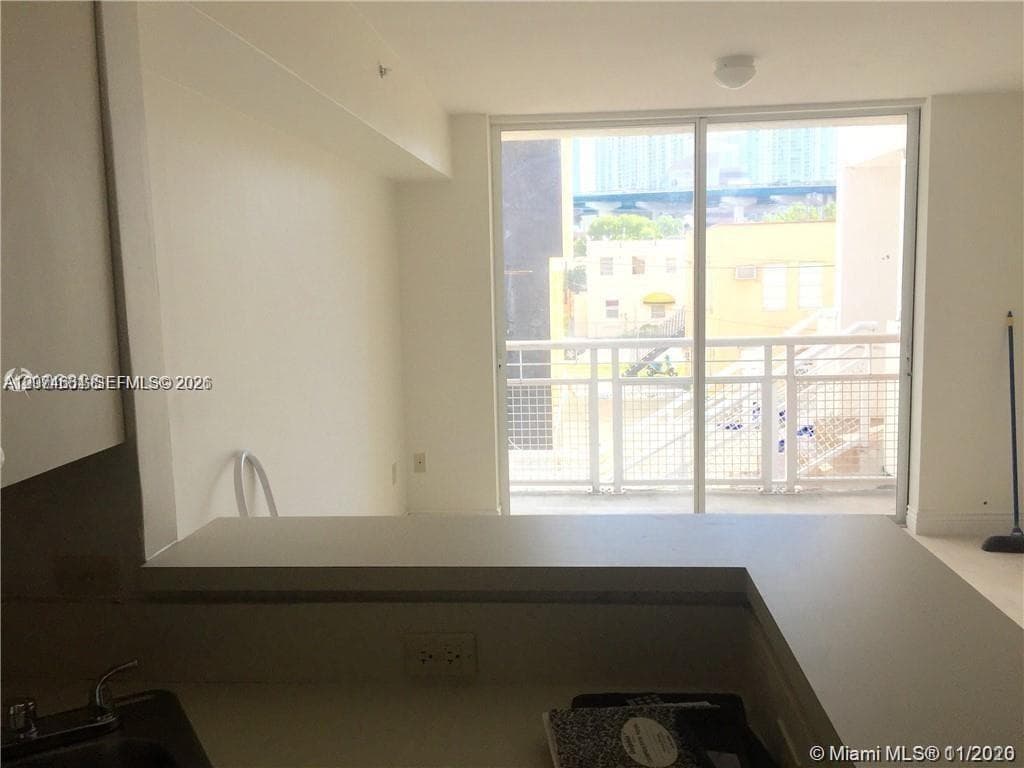 450 SW 3rd St # 15, Miami, FL 33130 photo 3