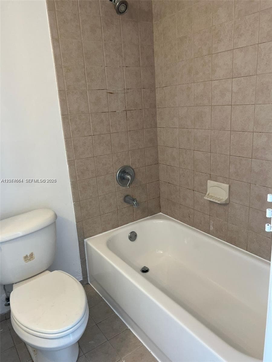 450 SW 3rd St # 15, Miami, FL 33130 photo 8