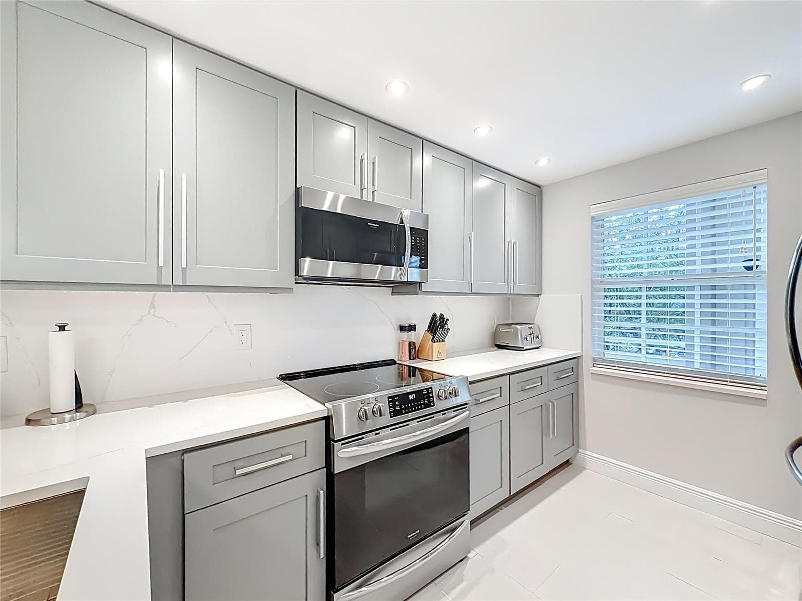 545 Oaks Lane # 410, Pompano Beach, FL 33069 photo 9